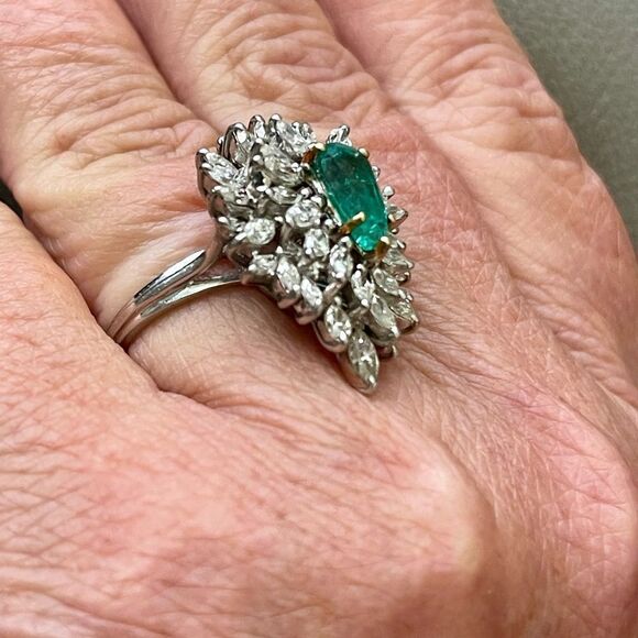 Genuine Colombian emerald and diamond platinum ring. Size 6. Vintage. - Picture 3 of 9